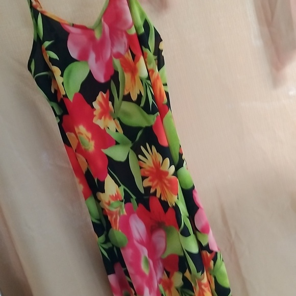 Women's pretty asymmetrical maxi dress - Picture 2 of 8